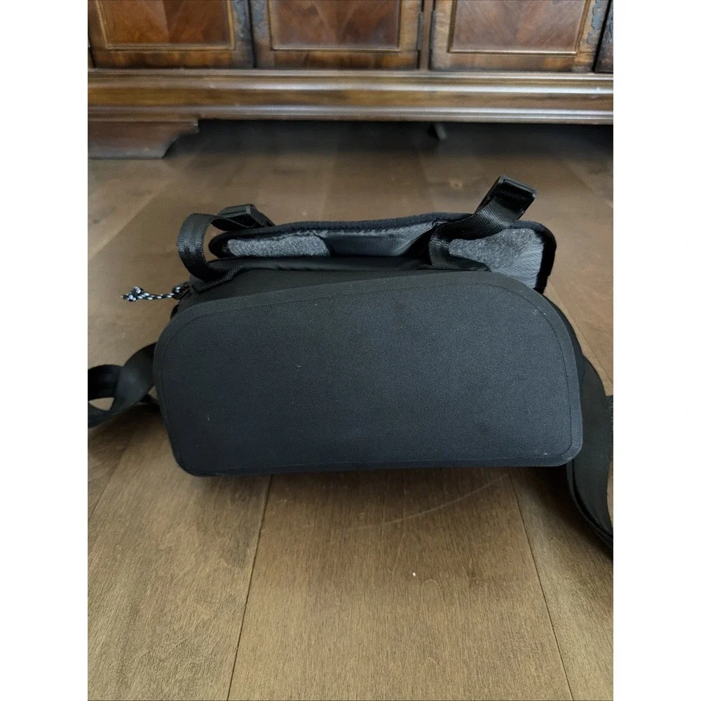 Tenba DNA 9 Slim Messenger Bag Camera Case 10x9x3 Used